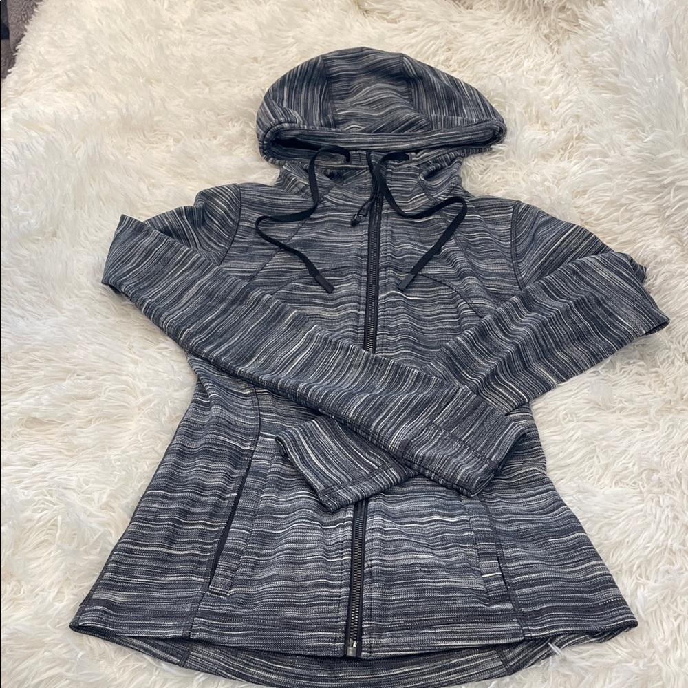 Lululemon Define jacket with hood. Size 6. Blue and white pattern. Retails $128